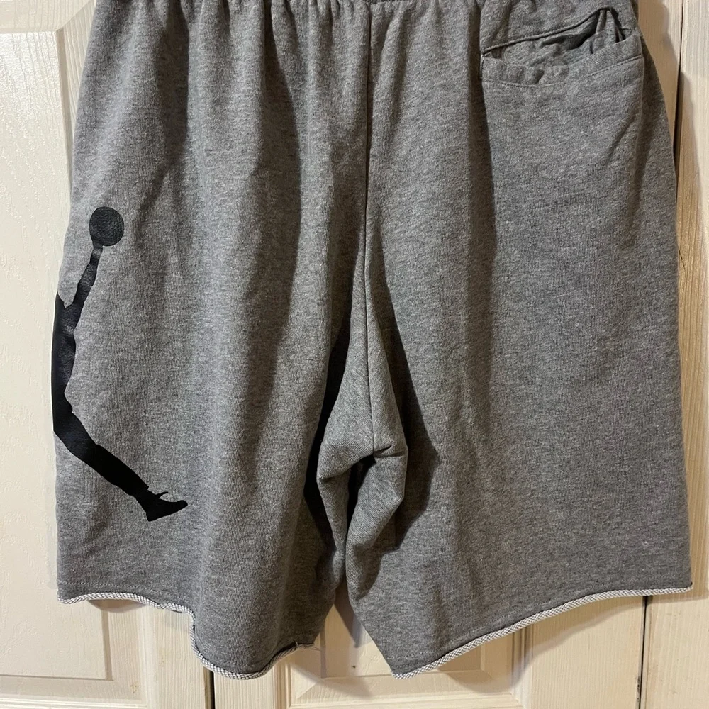 Air Jordan Men’s Jumpman Logo Fleece Shorts Grey Black Size M EUC - Picture 3 of 7